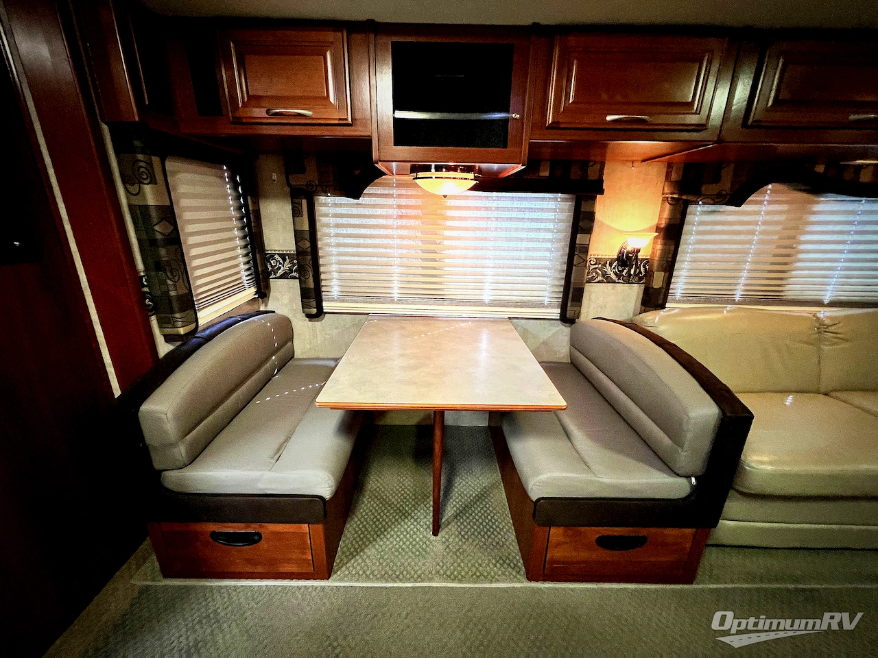 2006 Fleetwood Discovery 39L Photo 12