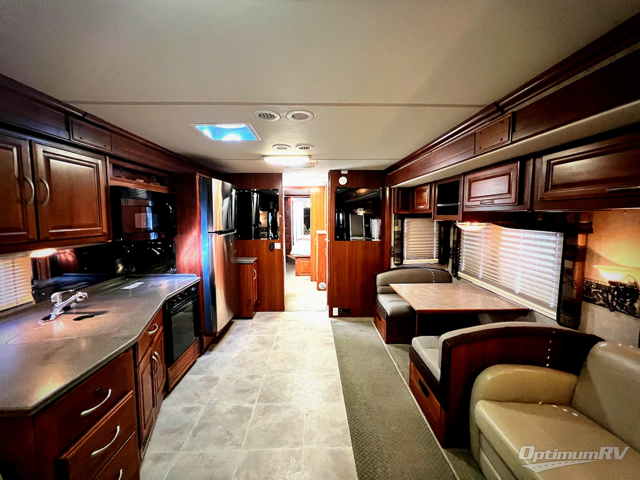 2006 Fleetwood Discovery 39L Photo 5