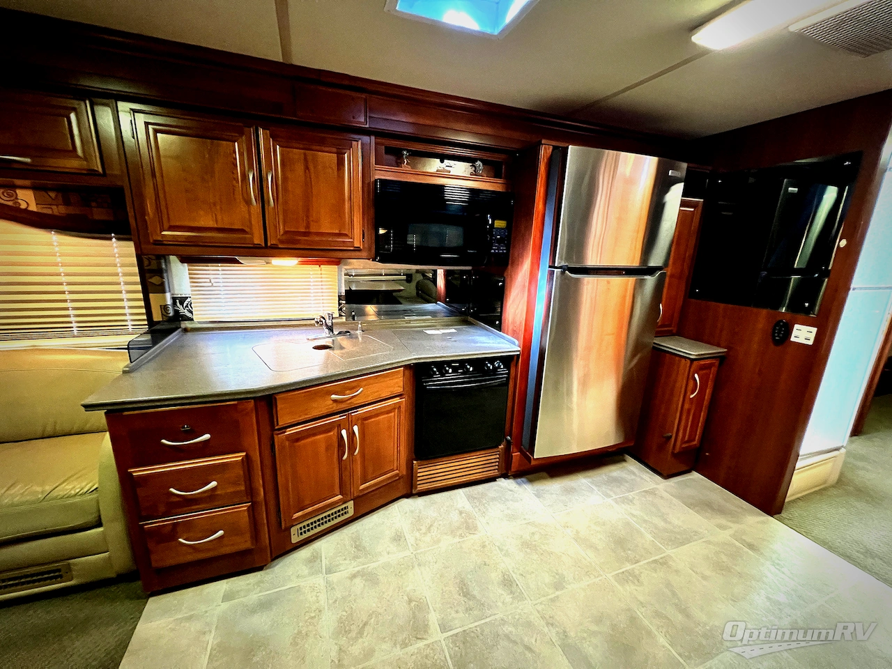 2006 Fleetwood Discovery 39L Photo 13