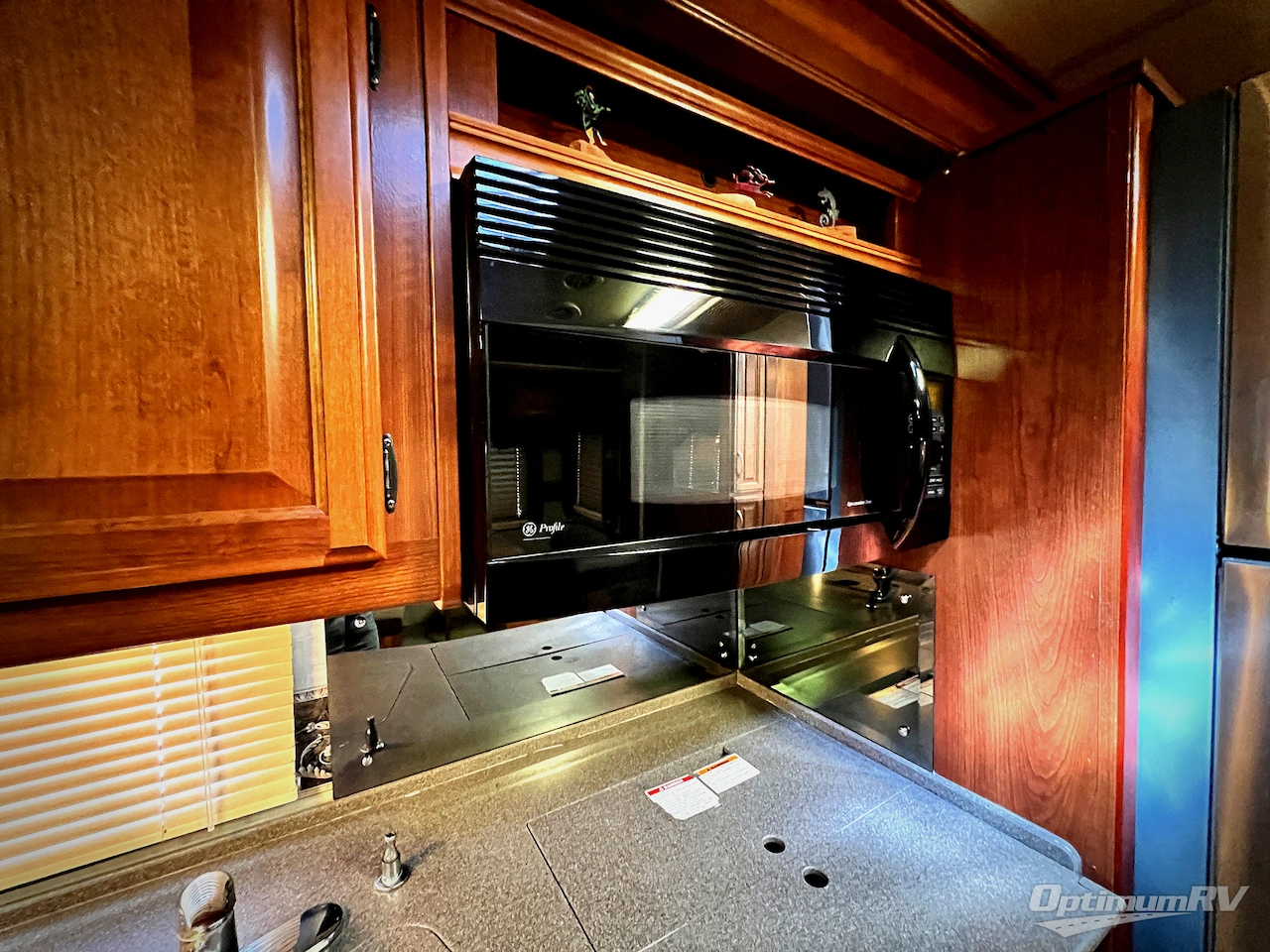 2006 Fleetwood Discovery 39L Photo 14