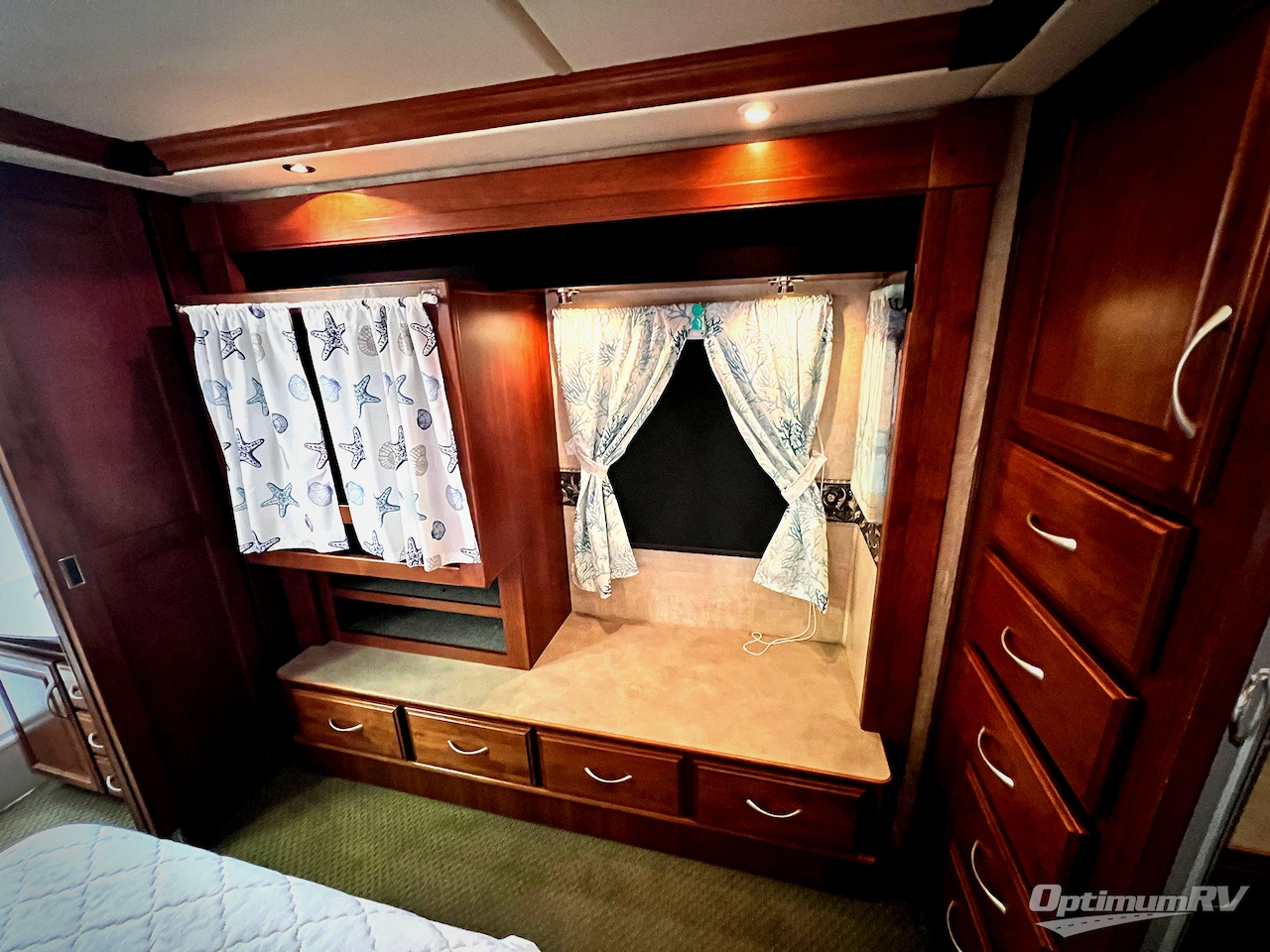 2006 Fleetwood Discovery 39L Photo 23
