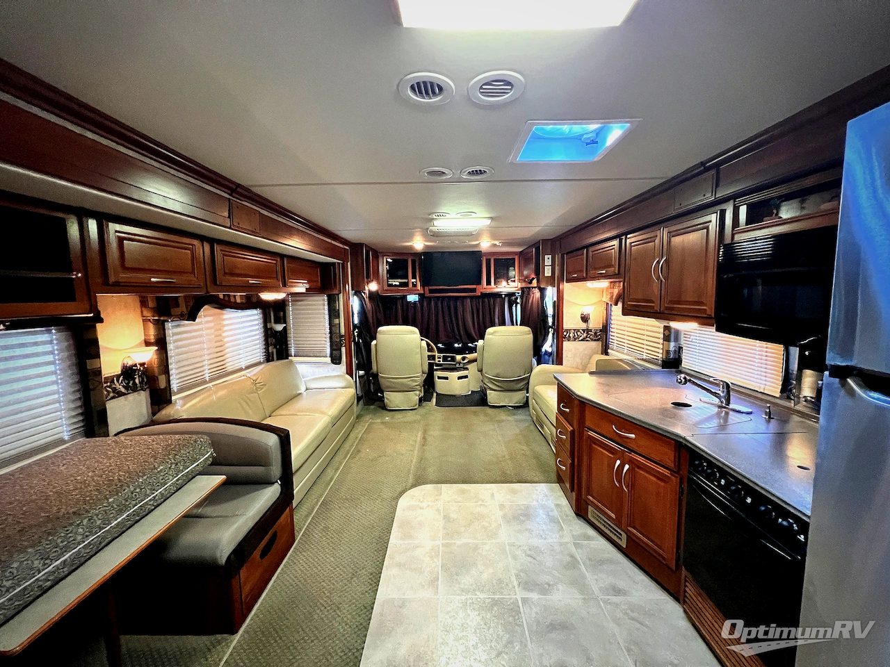 2006 Fleetwood Discovery 39L Photo 4