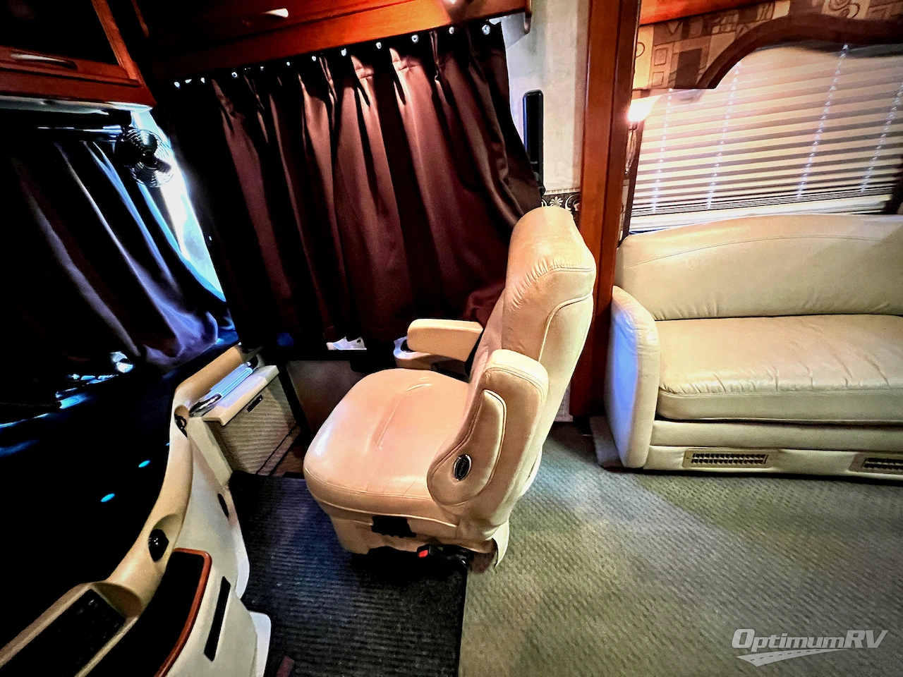 2006 Fleetwood Discovery 39L Photo 8
