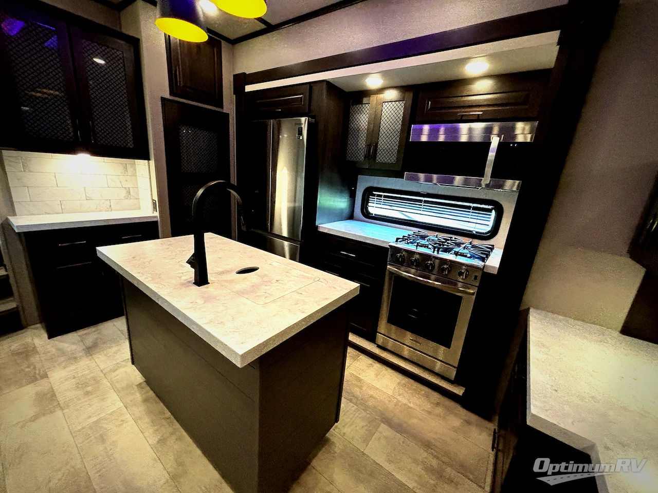 2021 Grand Design MOMENTUM 376THS Photo 14