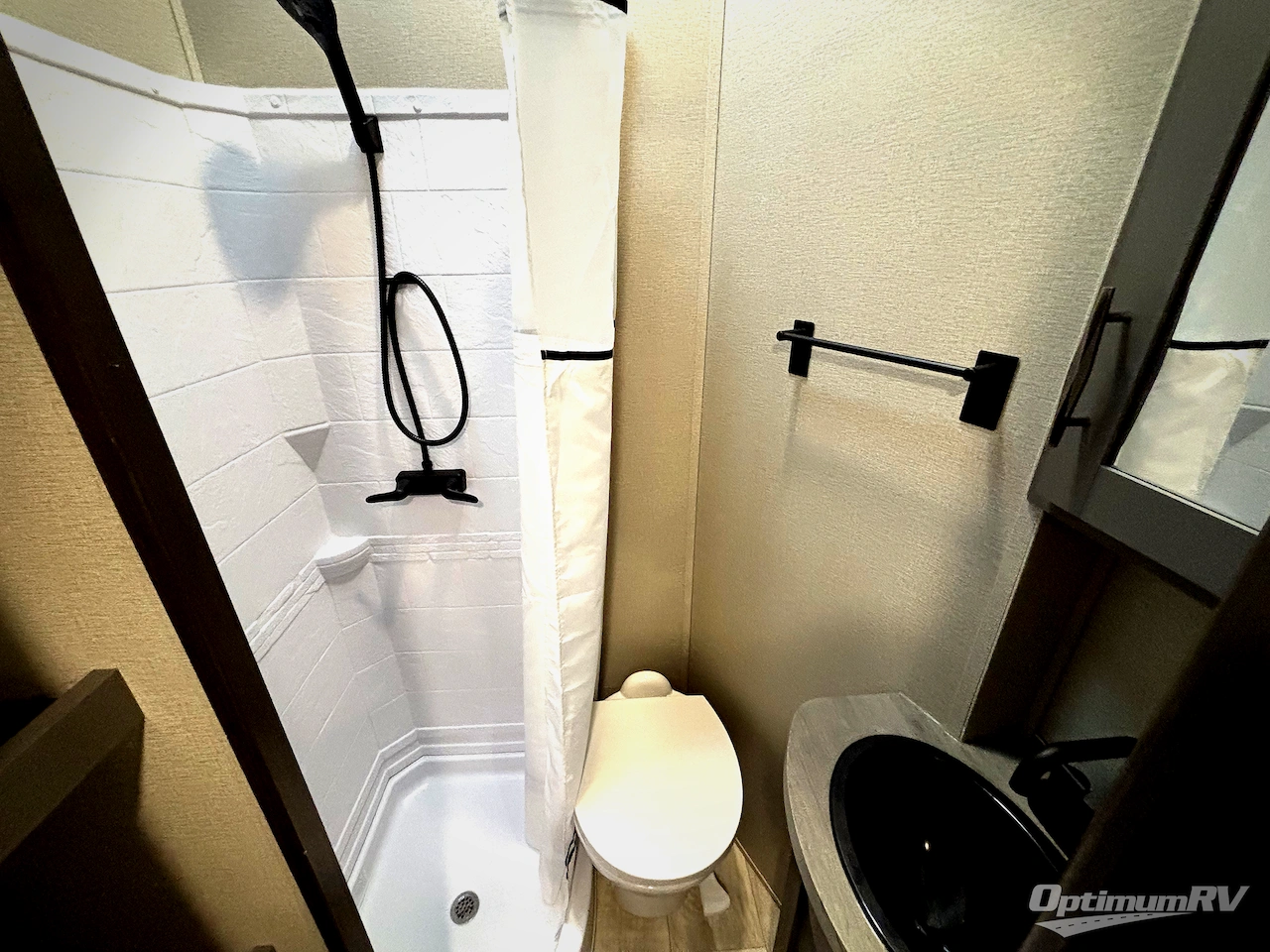 2021 Grand Design MOMENTUM 397TH Photo 22