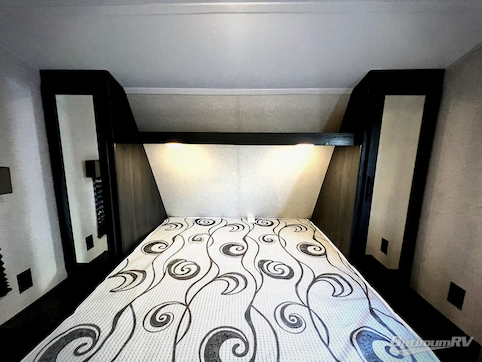 2022 Dutchmen Colorado 30BHSC RV Photo 4