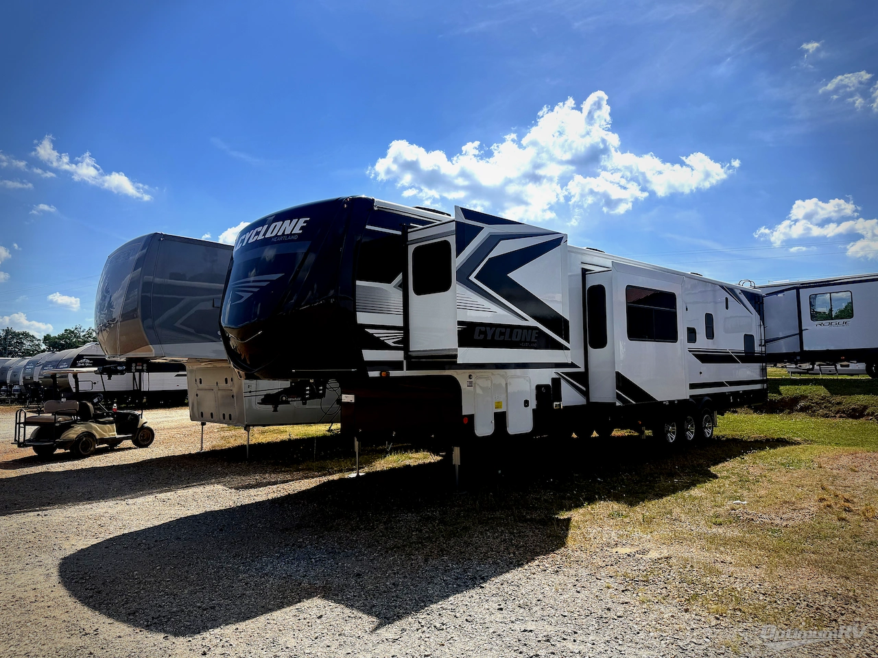 2026 Heartland Cyclone 3913 Photo 4