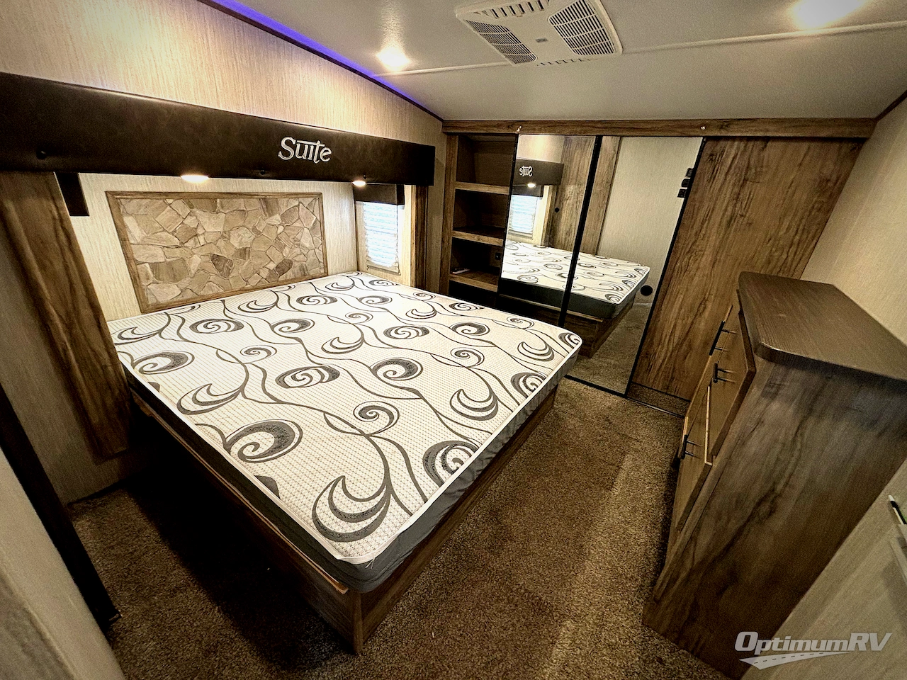 2021 Forest River Cherokee Arctic Wolf 3550SUITE Photo 8