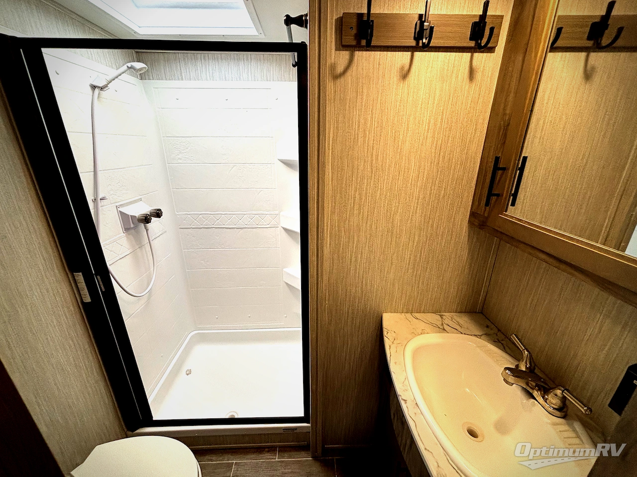 2021 Forest River Cherokee Arctic Wolf 3550SUITE Photo 12