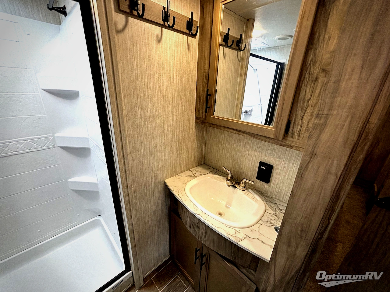 2021 Forest River Cherokee Arctic Wolf 3550SUITE Photo 13