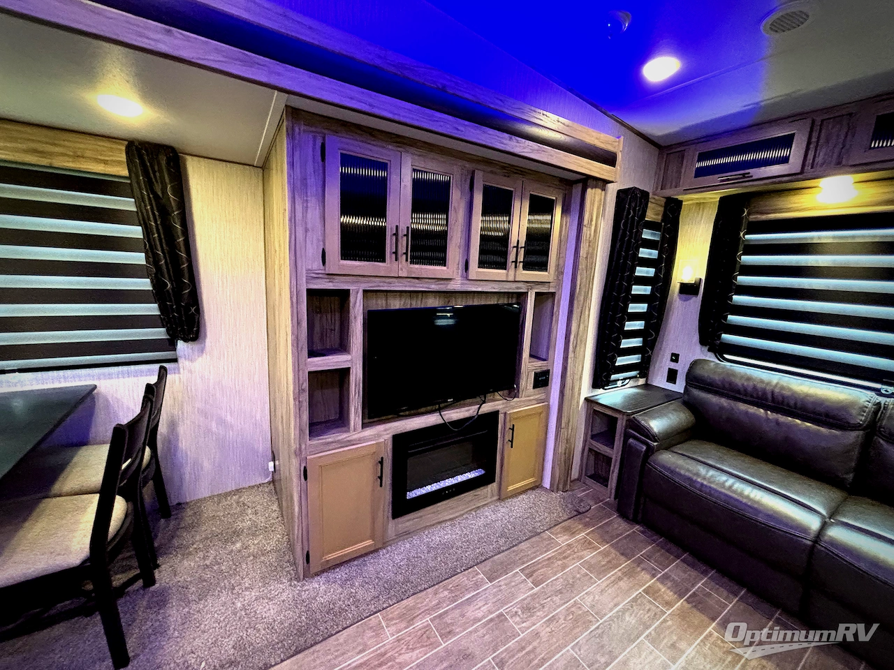 2021 Forest River Cherokee Arctic Wolf 3550SUITE Photo 17