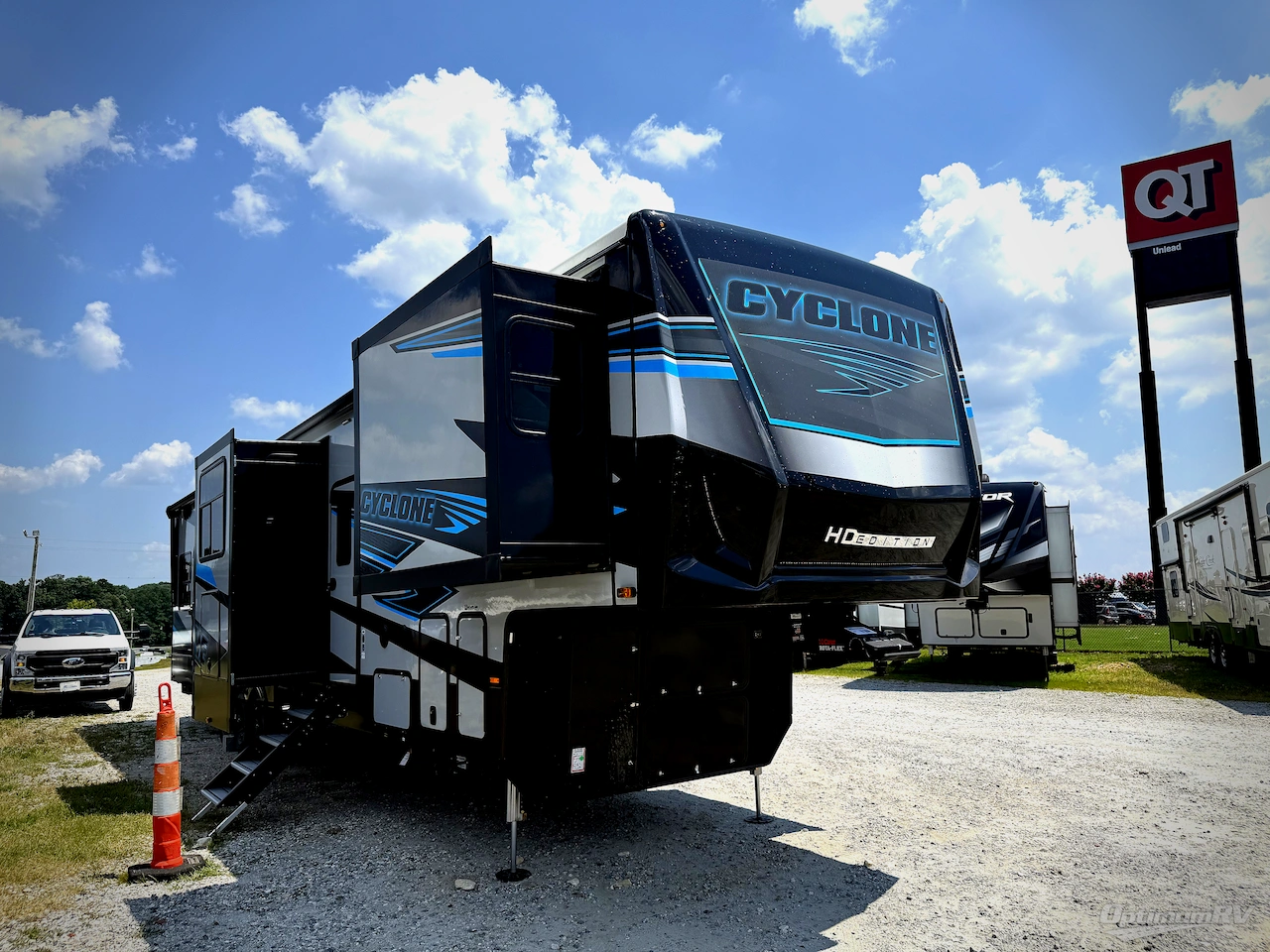 2026 Heartland Cyclone 4008 Photo 26