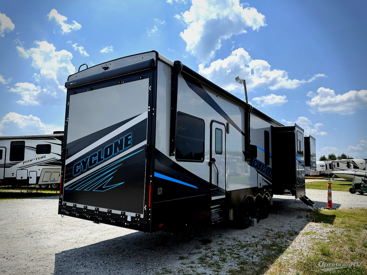 2026 Heartland Cyclone 4008 Photo 27