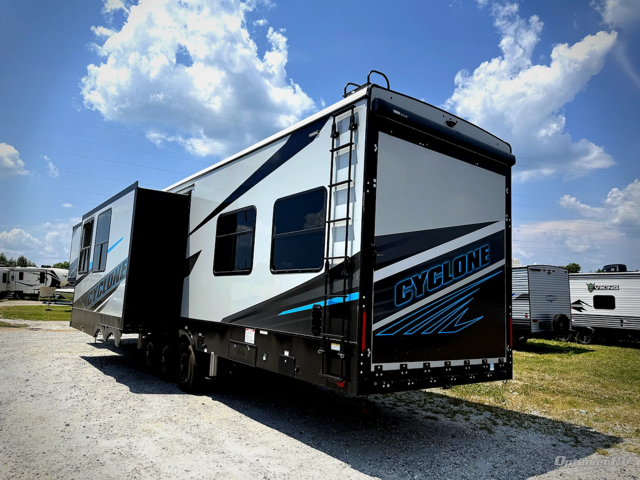 2026 Heartland Cyclone 4008 Photo 28