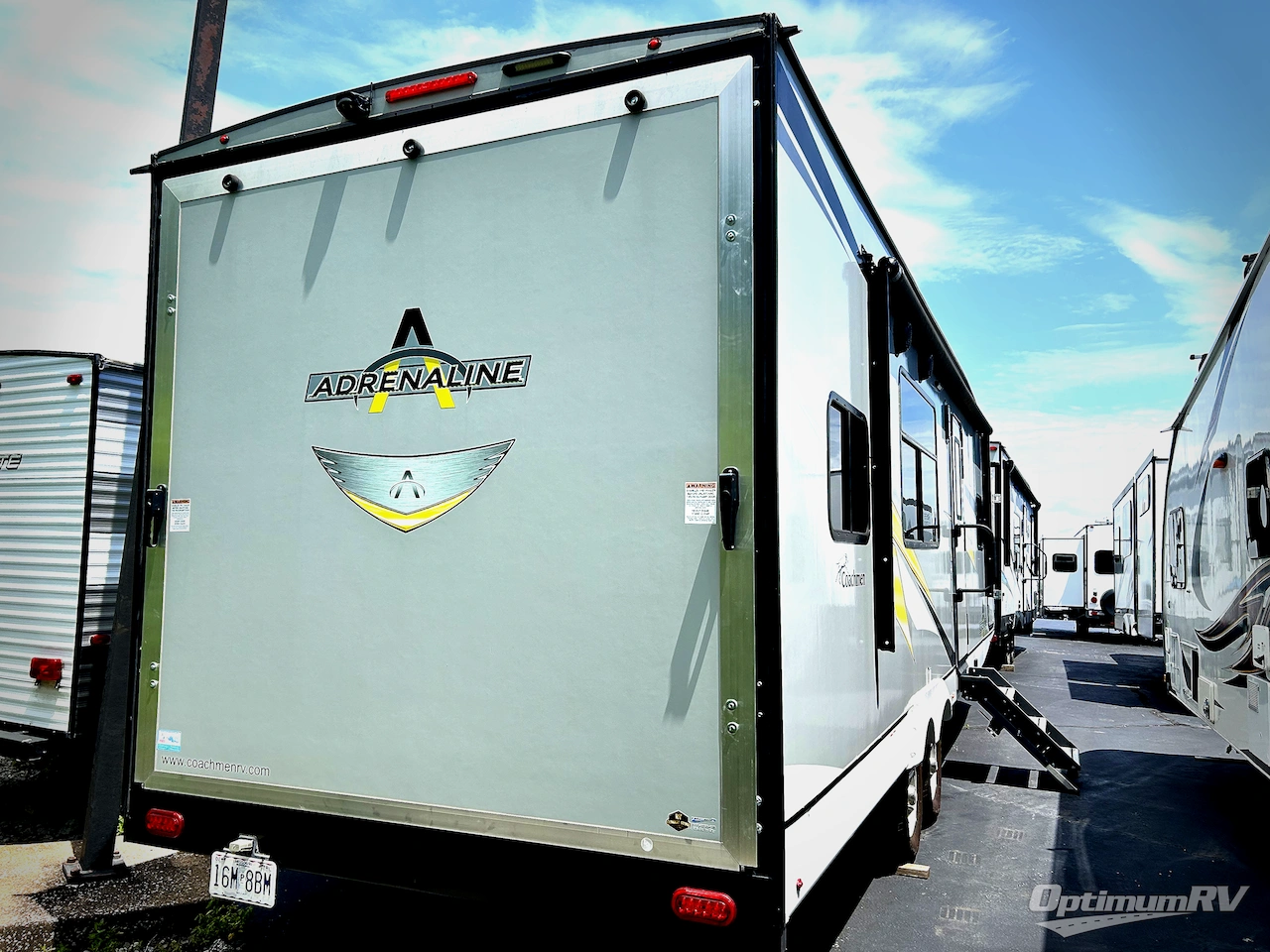 2021 Coachmen Adrenaline 27KB Photo 3