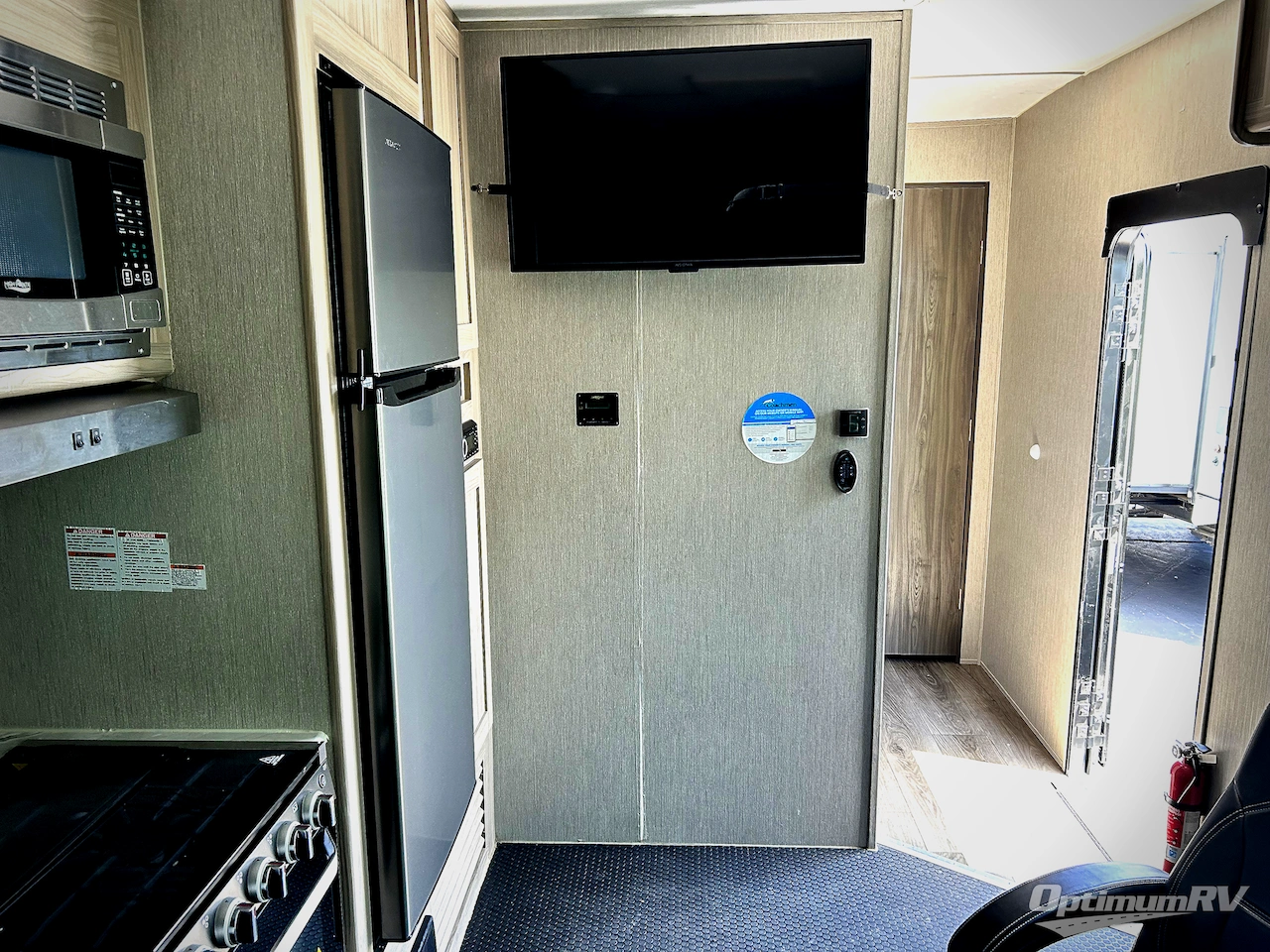 2021 Coachmen Adrenaline 27KB Photo 5