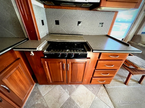 2006 National RV Tradewinds 40E RV Photo 4