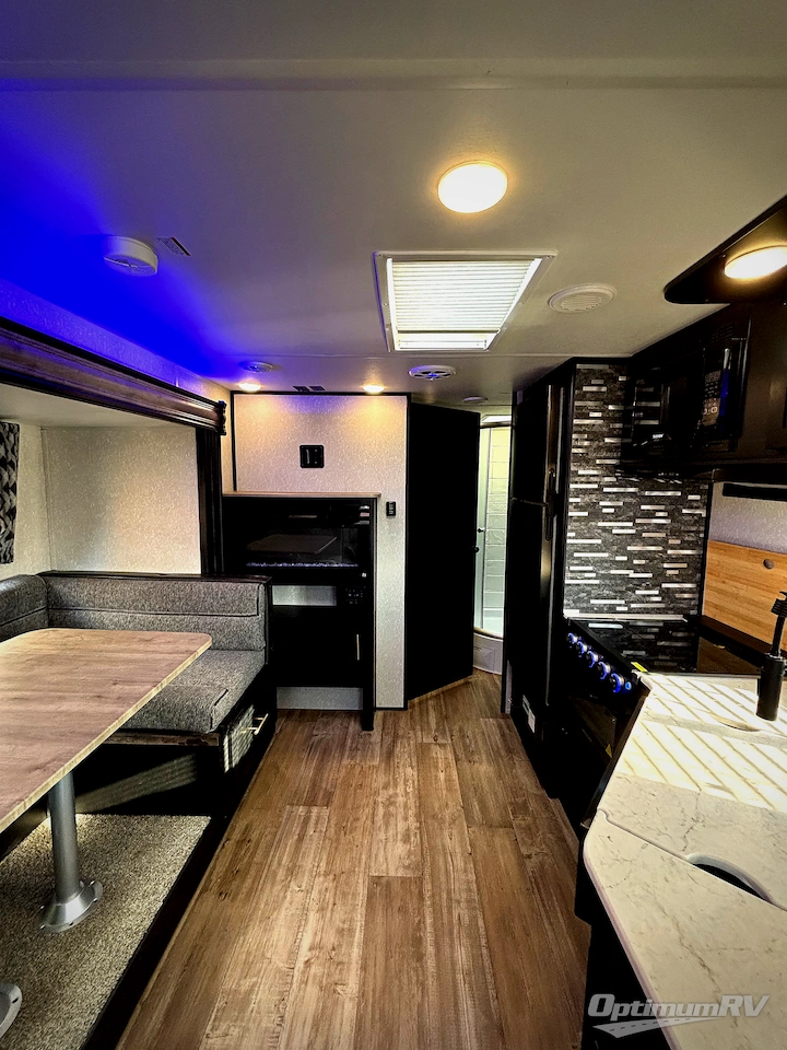 2022 Forest River Cherokee Grey Wolf 23MK Photo 5