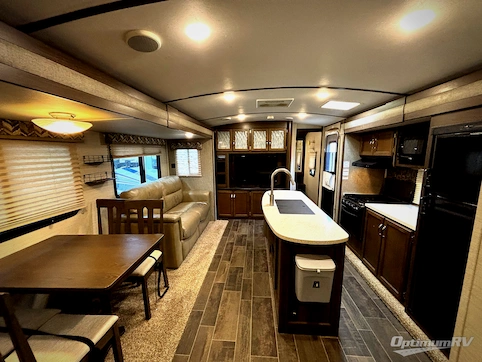 2018 Keystone Premier Ultra Lite 26RBPR RV Photo 2