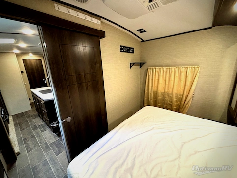 2018 Keystone Premier Ultra Lite 26RBPR RV Photo 4