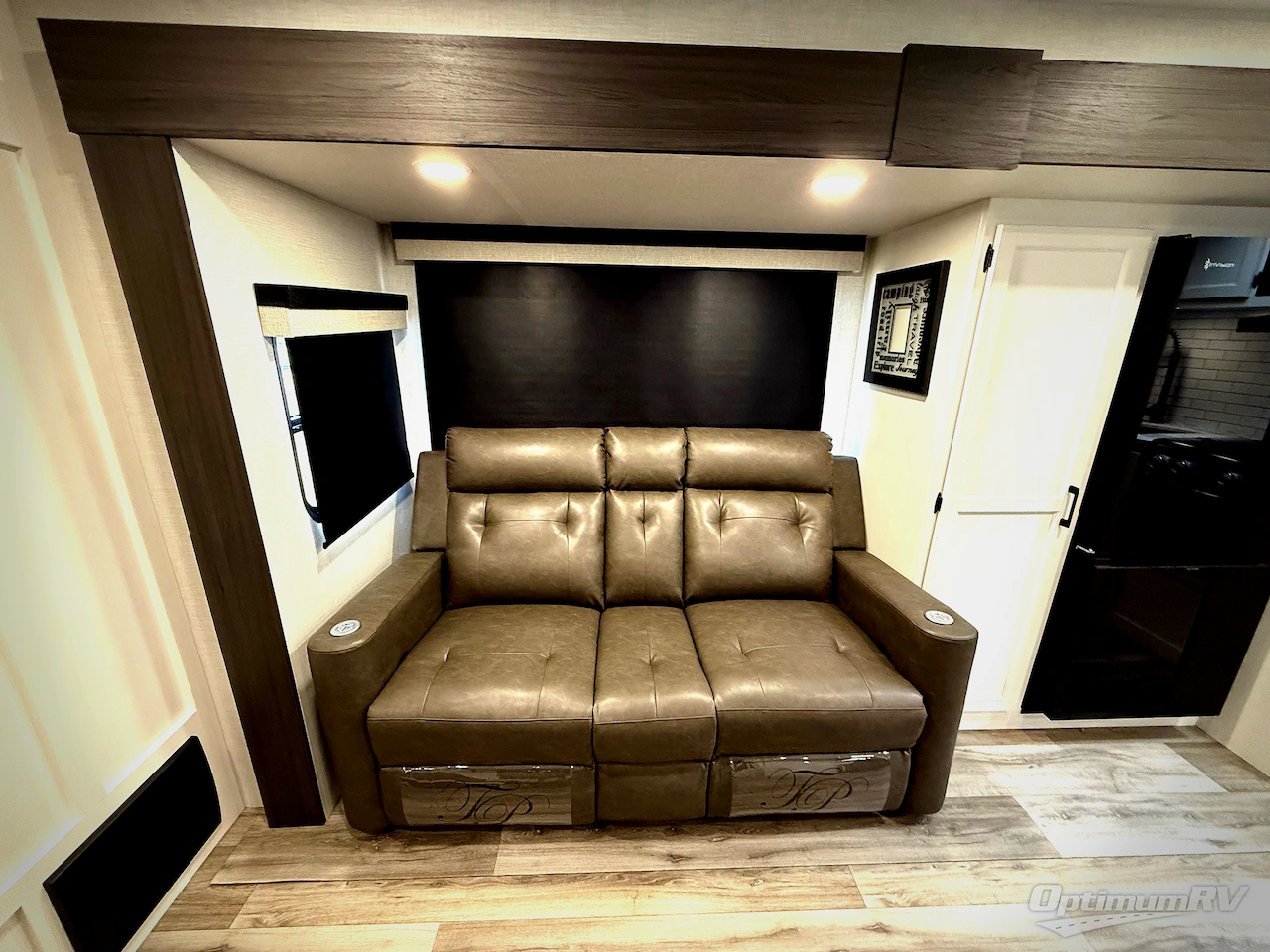 2026 Venture Stratus SR302VBH Photo 15