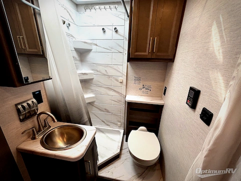 2024 Thor Chateau 25V RV Photo 3