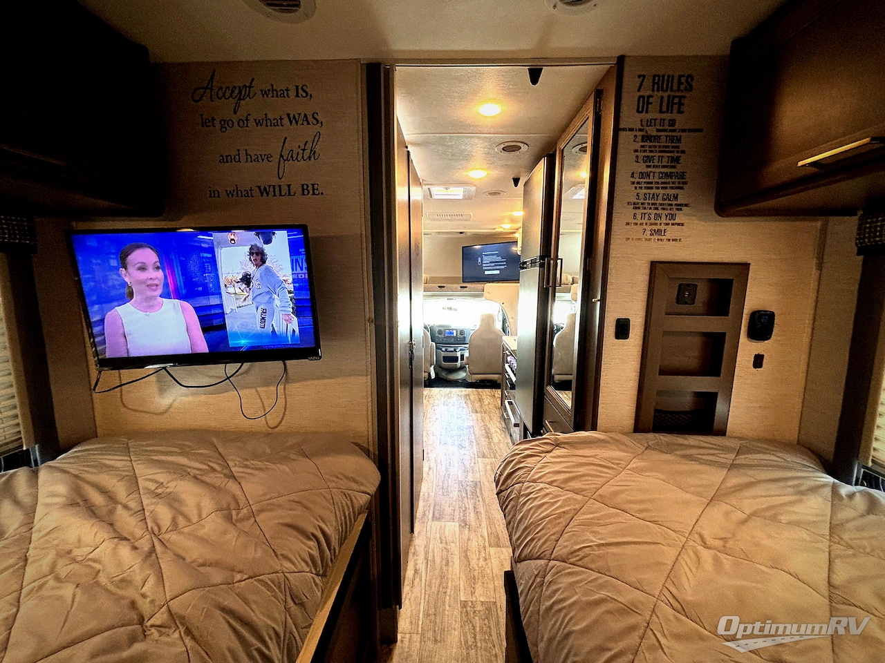 2024 Thor Chateau 25V Photo 8