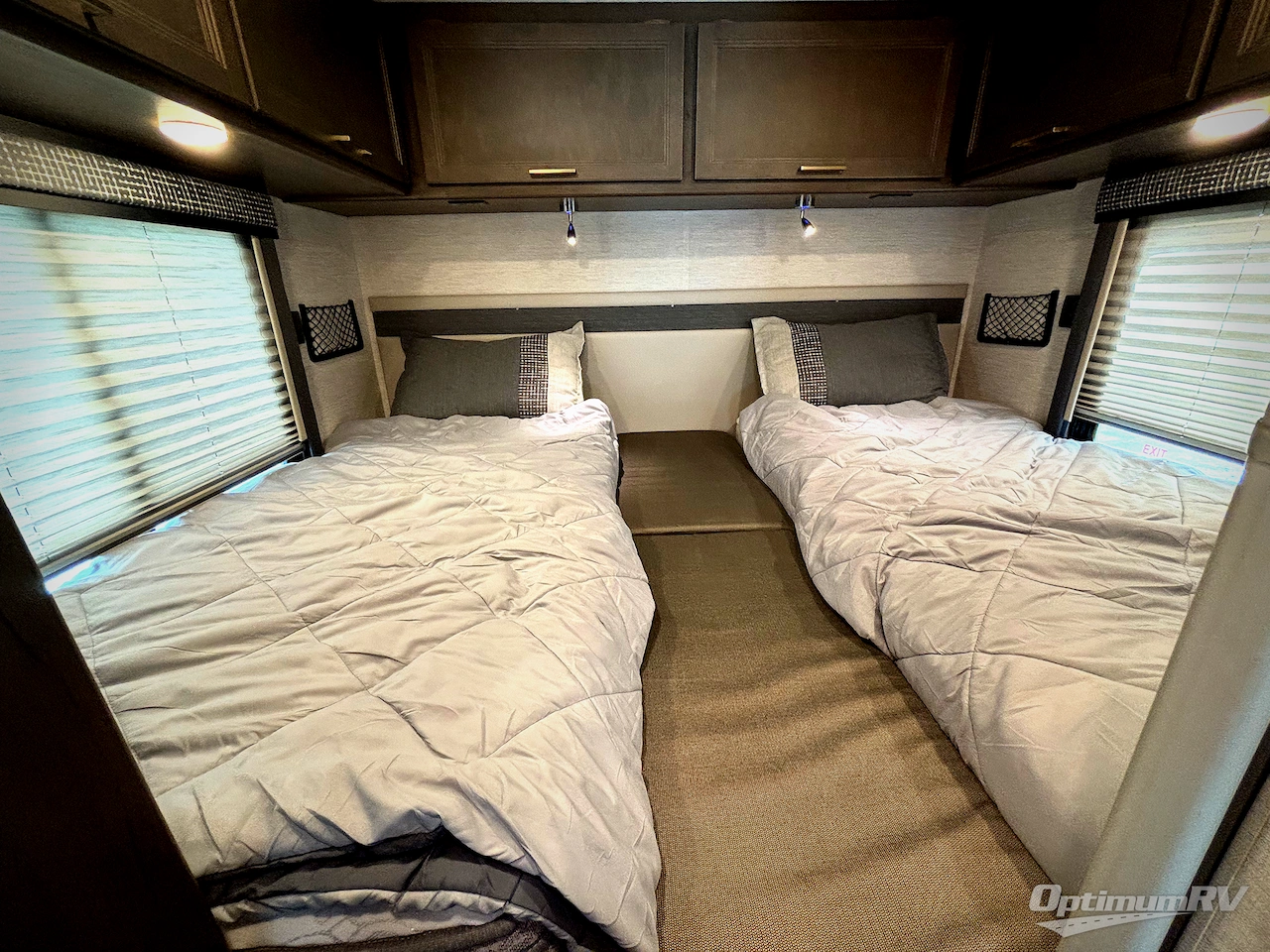 2024 Thor Chateau 25V Photo 10