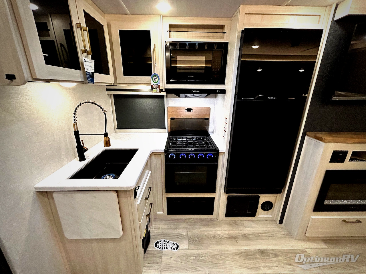 2025 Forest River Surveyor Legend 303BHLE Photo 6