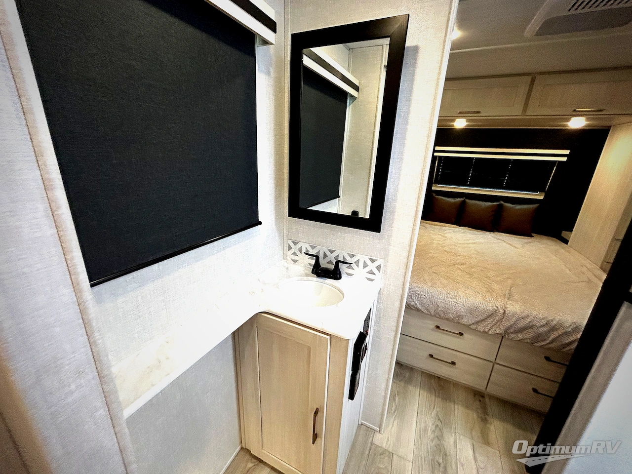 2025 Forest River Surveyor Legend 303BHLE Photo 10