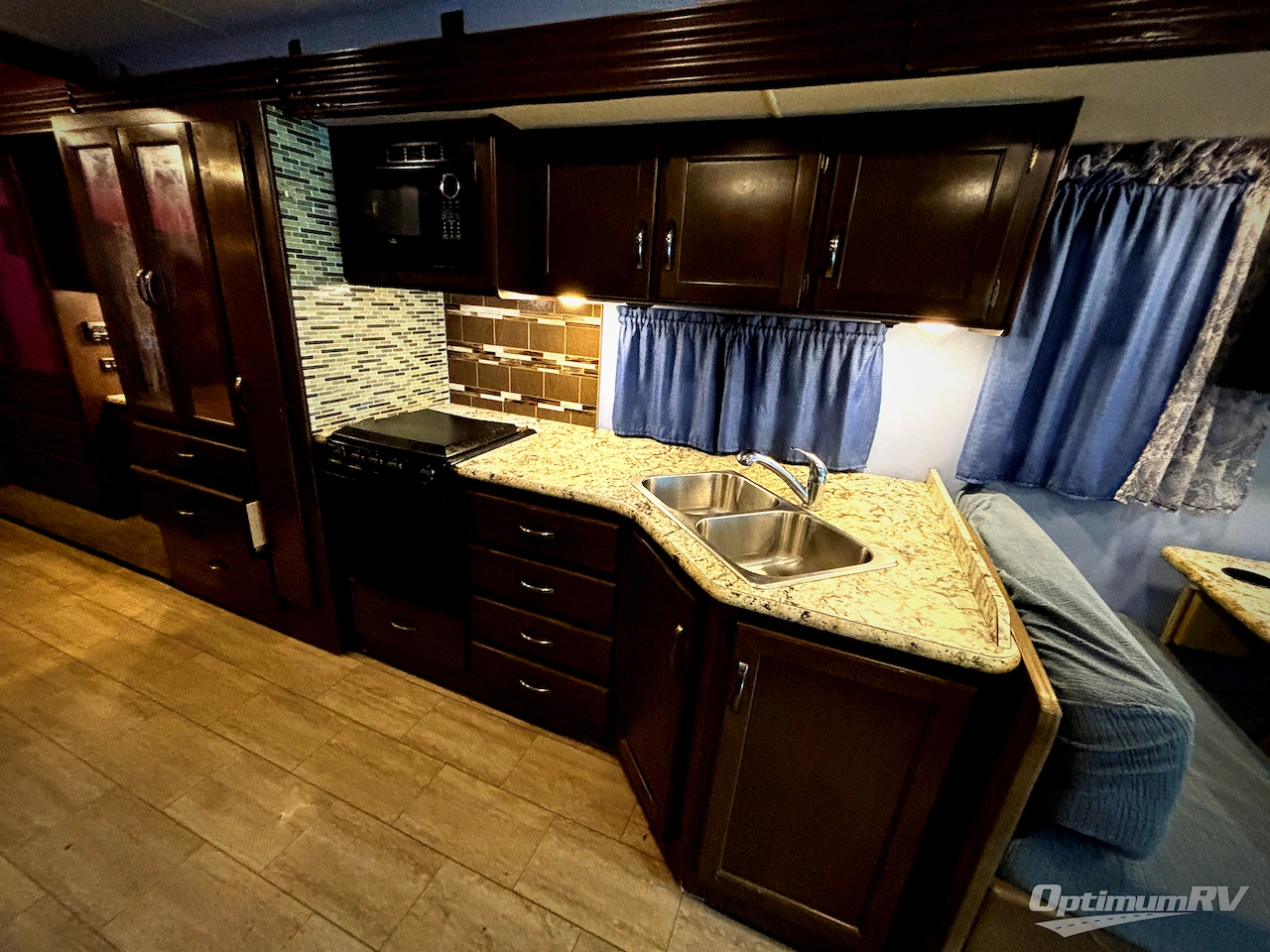 2019 Thor Freedom Traveler A30 Photo 6