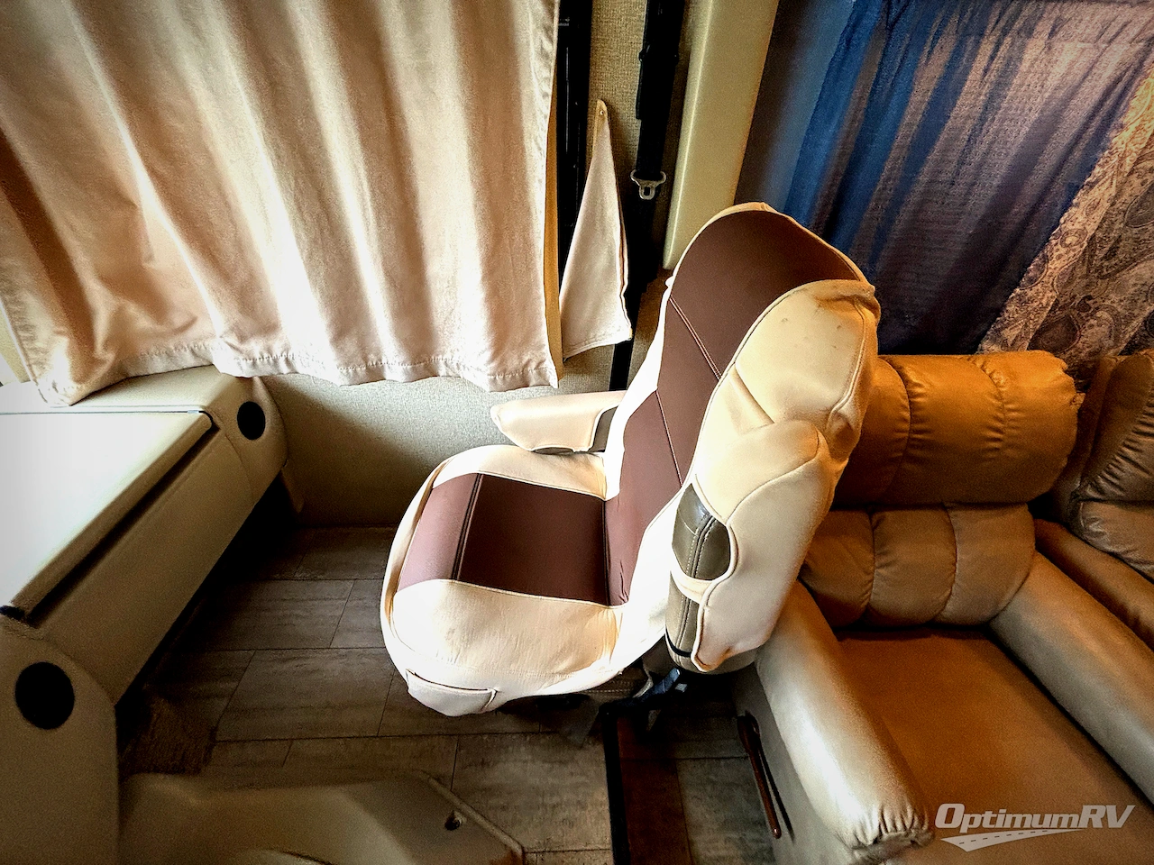 2019 Thor Freedom Traveler A30 Photo 9