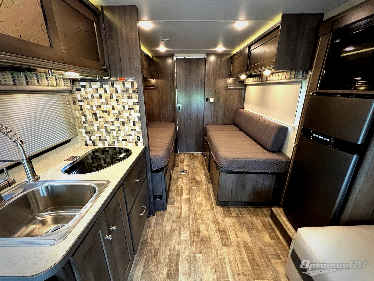 2017 Winnebago Fuse 23A Photo 4