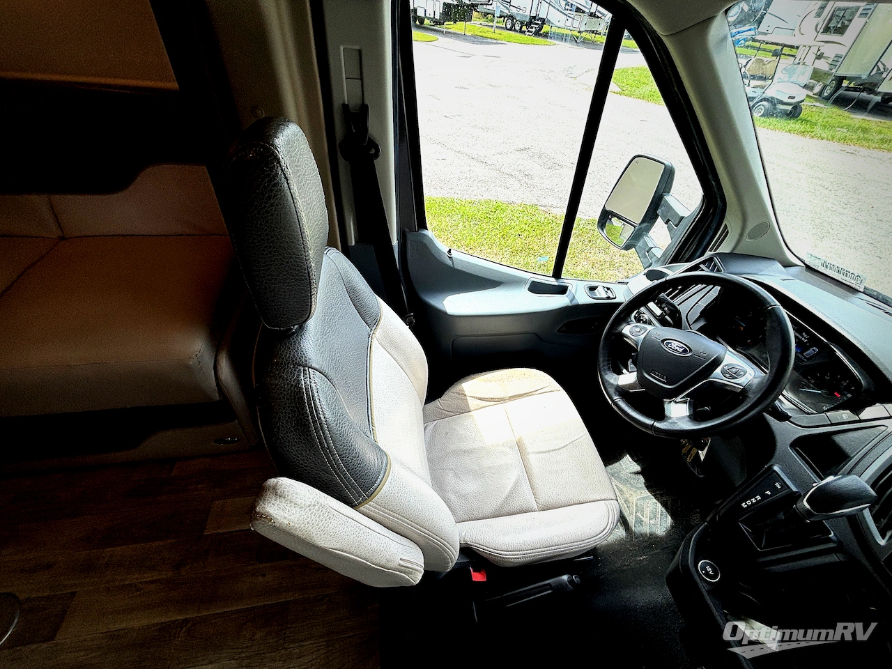 2017 Winnebago Fuse 23A Photo 7