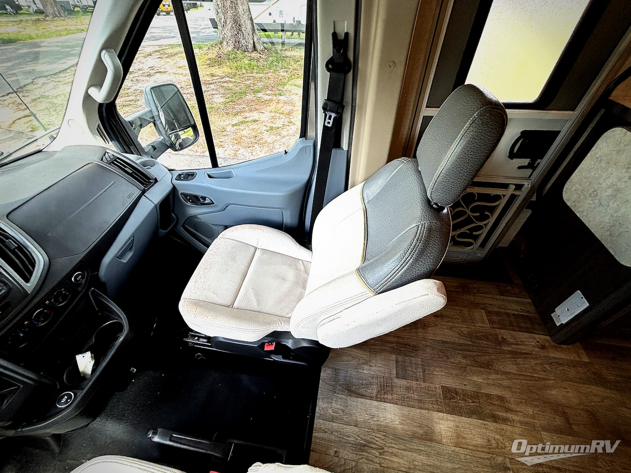 2017 Winnebago Fuse 23A Photo 9