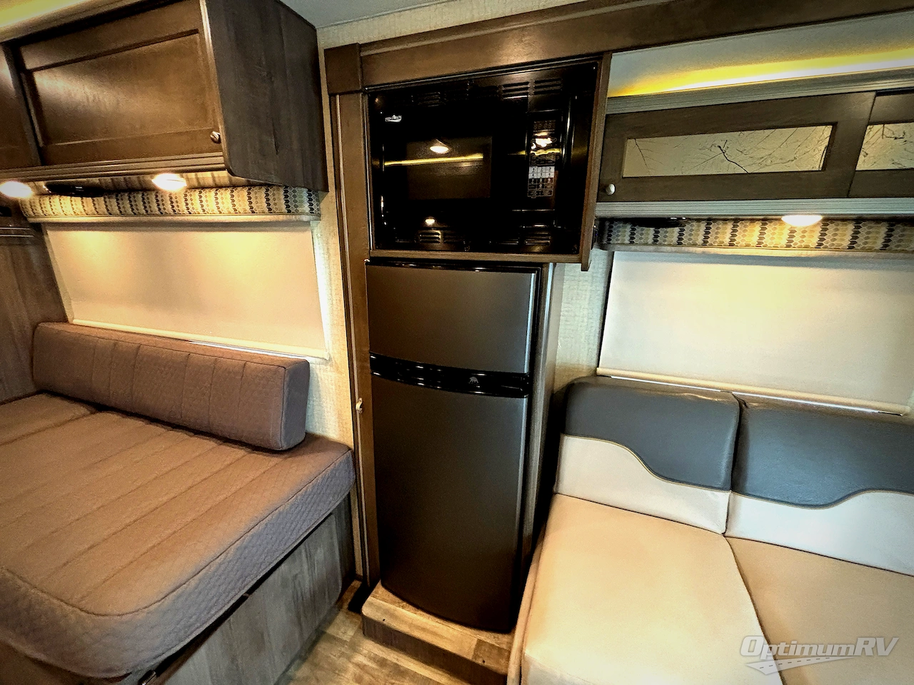 2017 Winnebago Fuse 23A Photo 13