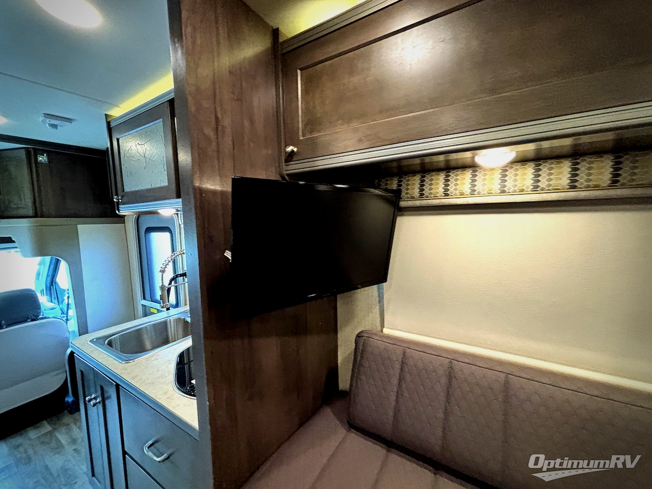 2017 Winnebago Fuse 23A Photo 16