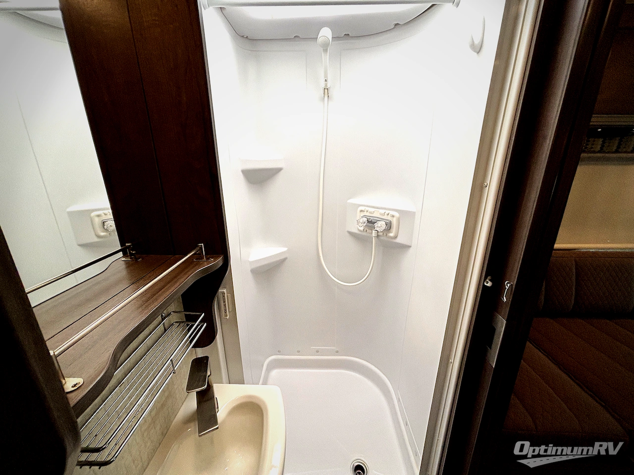 2017 Winnebago Fuse 23A Photo 19