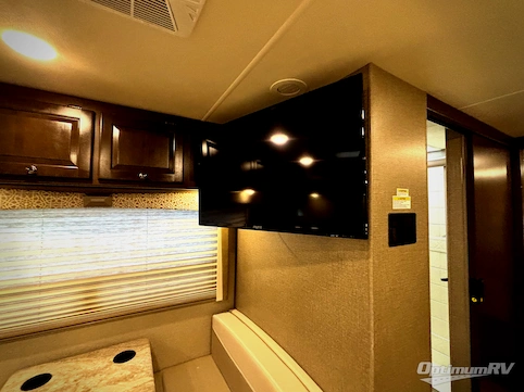 2020 Thor Windsport 29M RV Photo 3