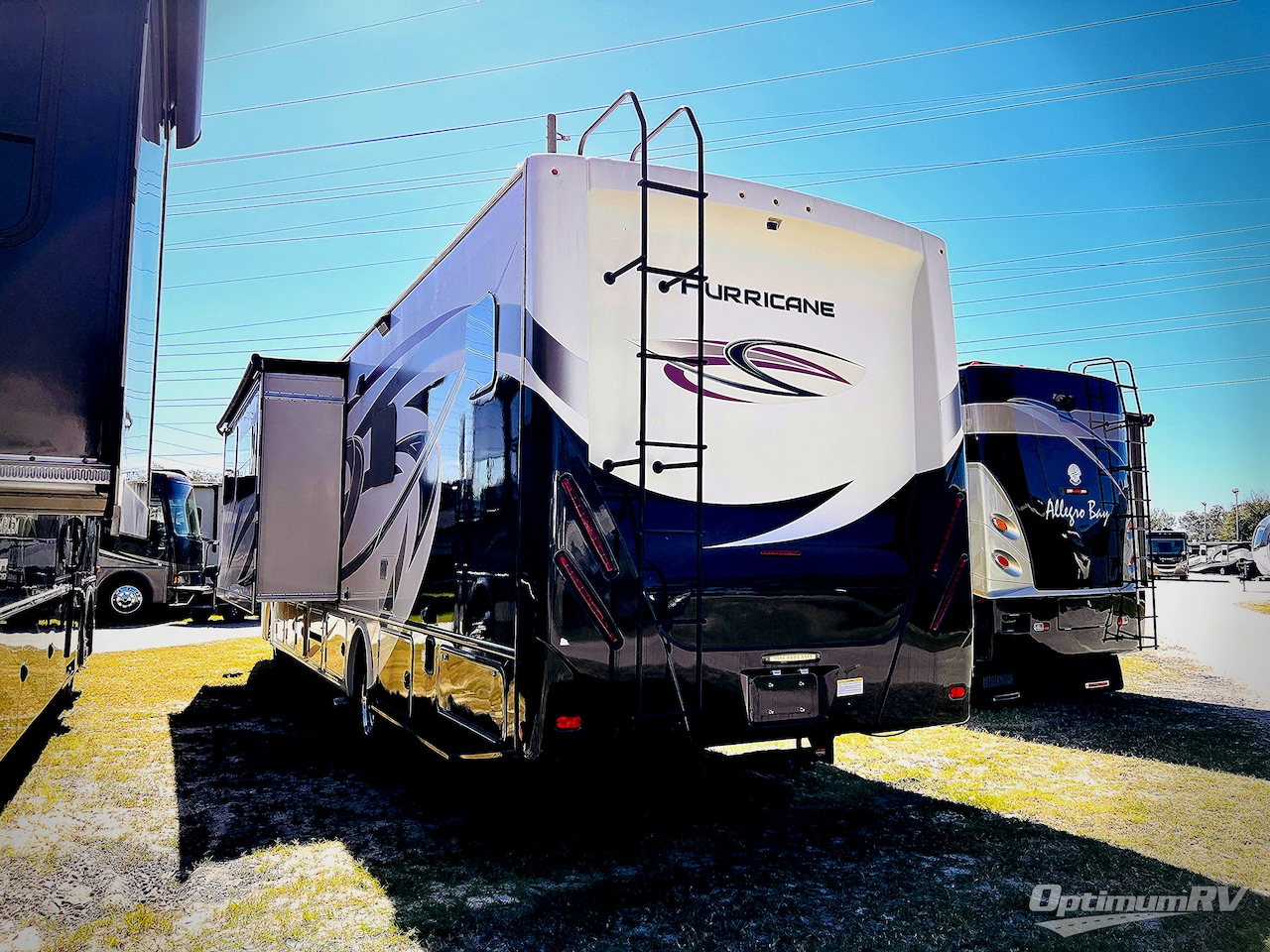 2020 Thor Hurricane 35M Photo 3