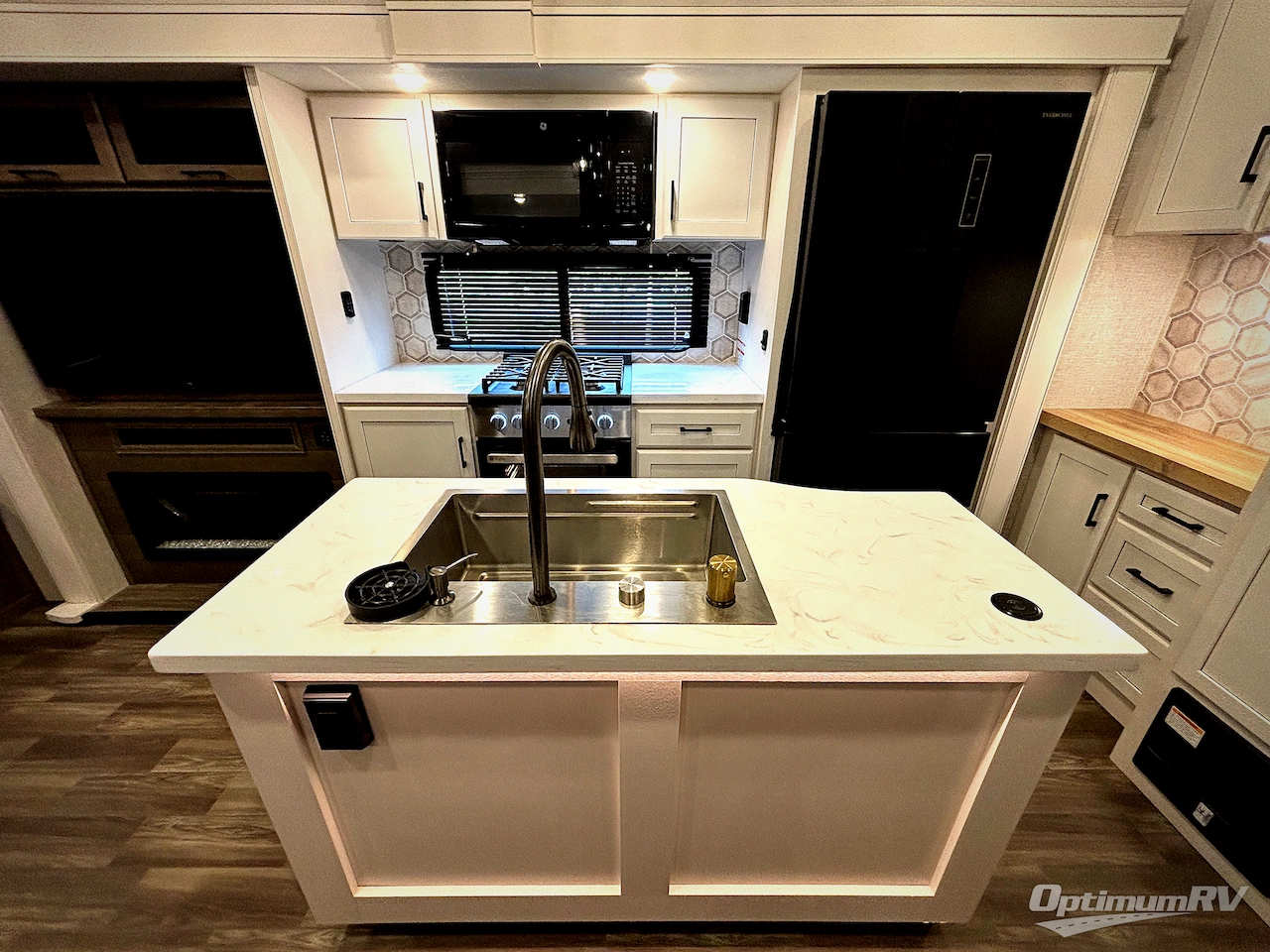 2025 Jayco Eagle 355MBQS Photo 6