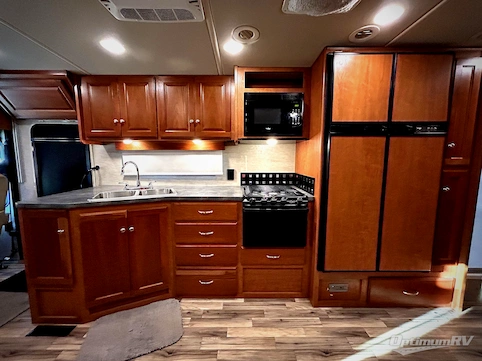 2017 Winnebago Sunstar 32YE RV Photo 2