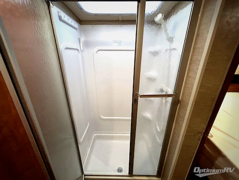 2017 Winnebago Sunstar 32YE RV Photo 4