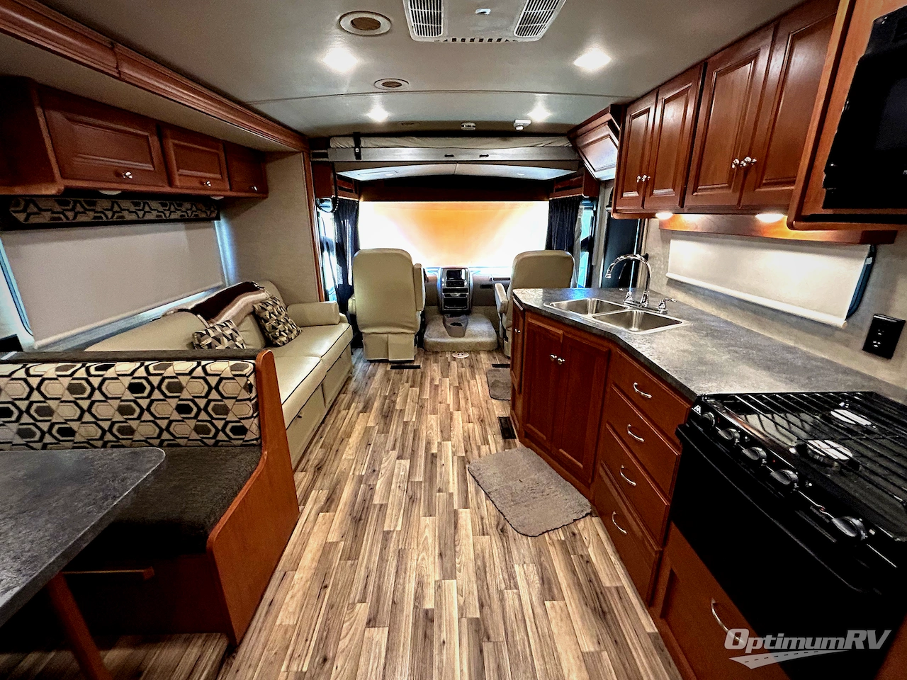 2017 Winnebago Sunstar 32YE Photo 5