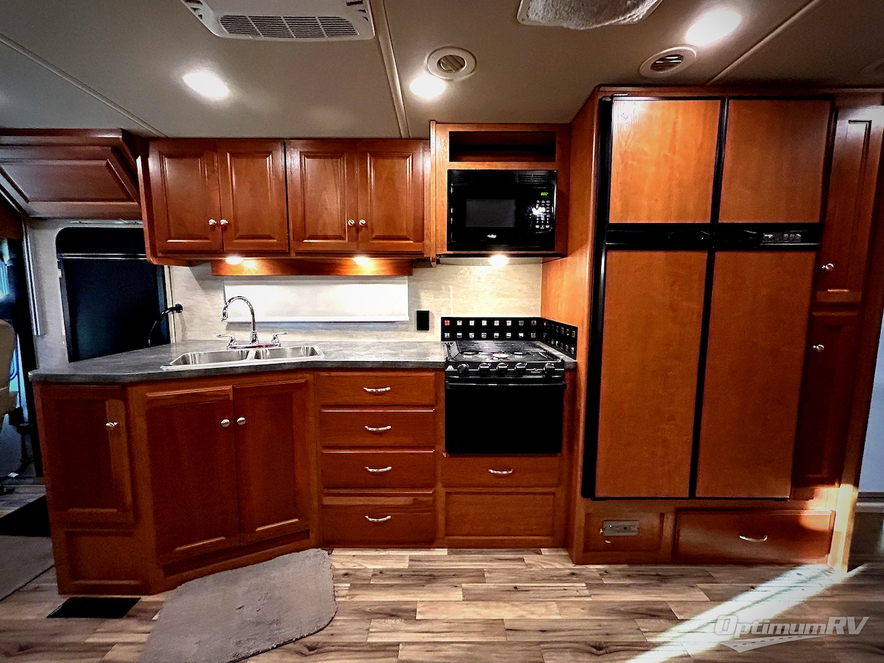 2017 Winnebago Sunstar 32YE Photo 6