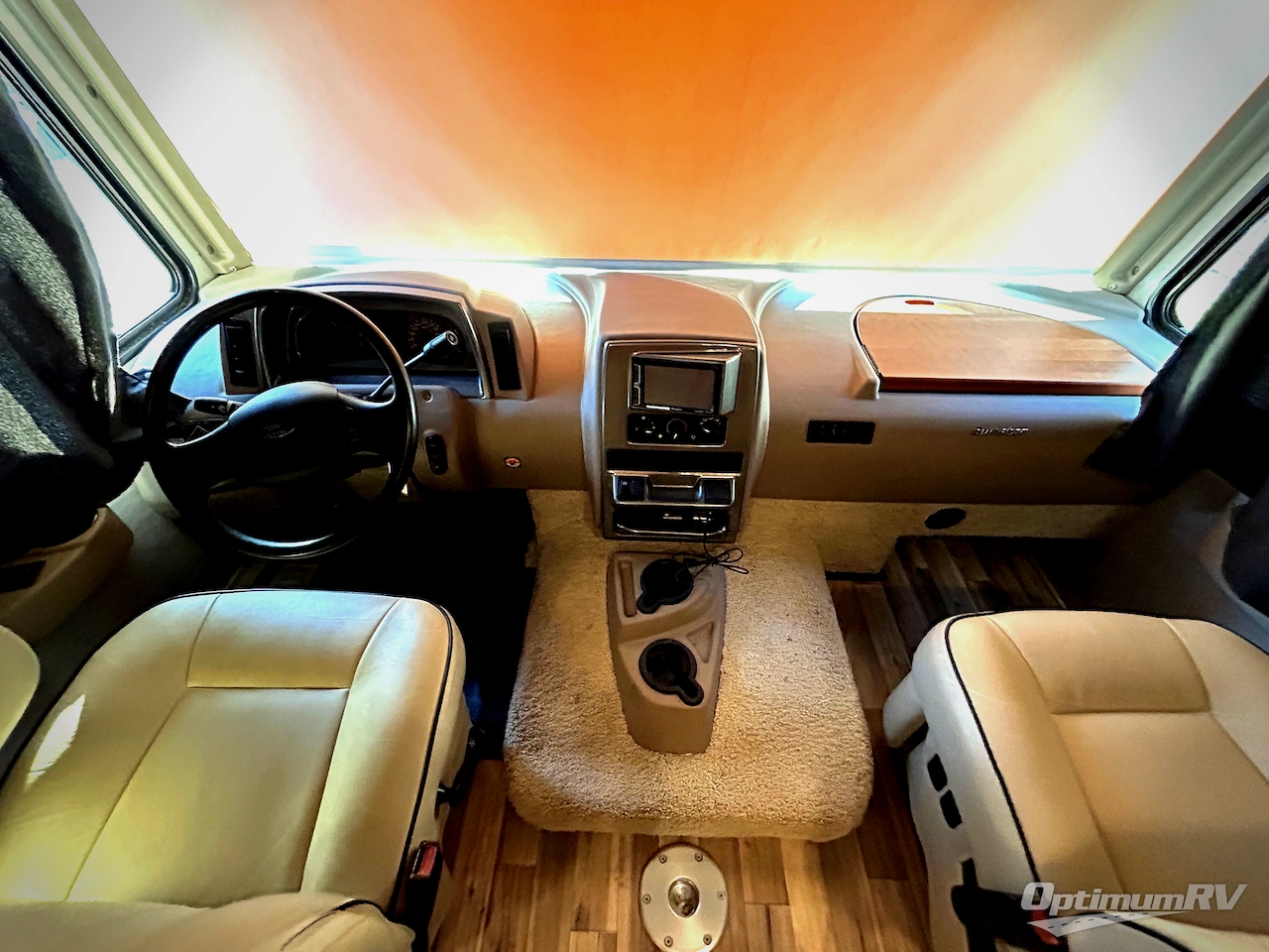 2017 Winnebago Sunstar 32YE Photo 8