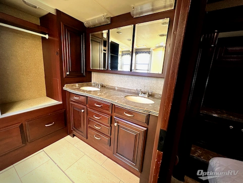 2013 Thor Tuscany TAG 45LT RV Photo 4