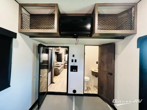 2021 Alliance Valor 40V13 RV Photo 4