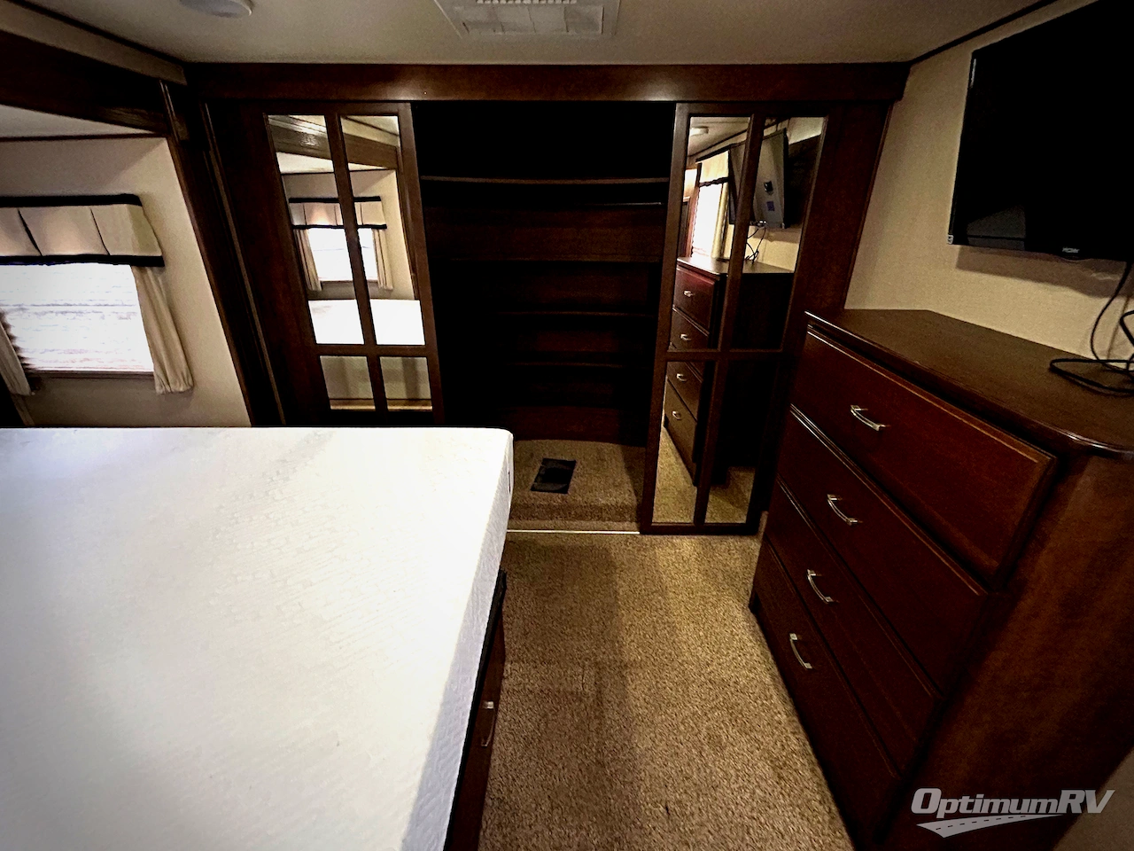 2015 Grand Design MOMENTUM 385TH Photo 8
