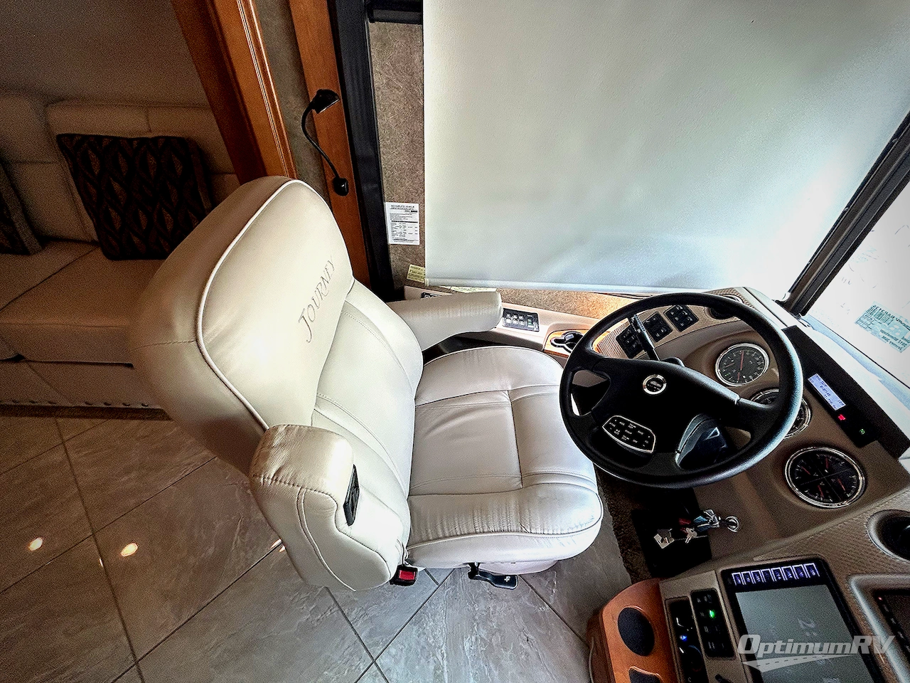 2017 Winnebago Journey 36M Photo 6